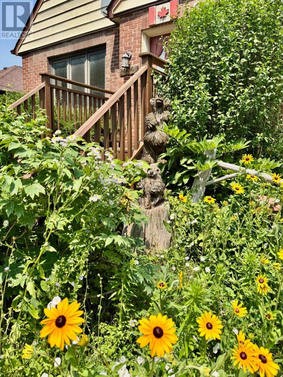 Photo 2 of 232 Munroe Avenue, Peterborough ON
