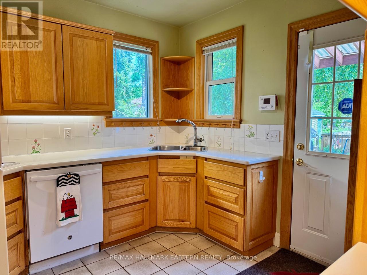 Photo 5 of 232 Munroe Avenue, Peterborough ON