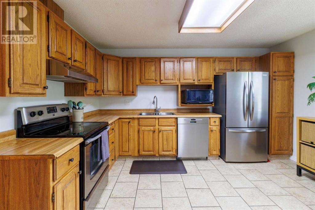 Single Family House 4 Level for Sale in  Glamis Terrace SW Glamorgan Calgary 
