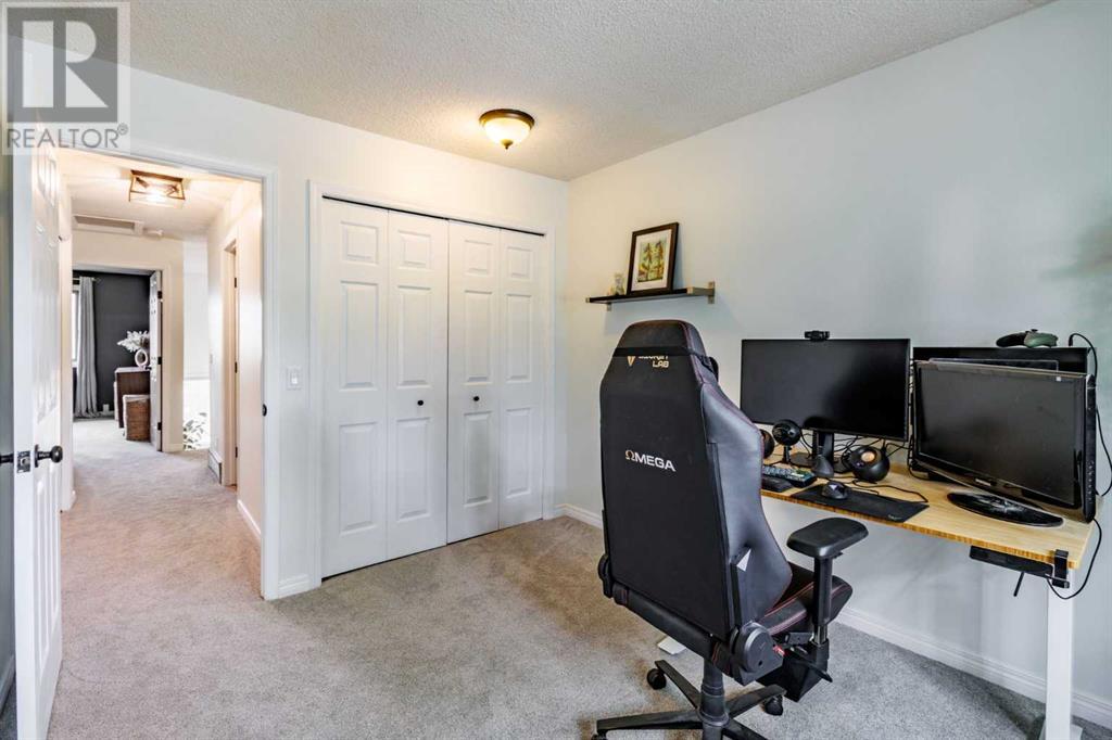 Single Family House 4 Level for Sale in  Glamis Terrace SW Glamorgan Calgary 