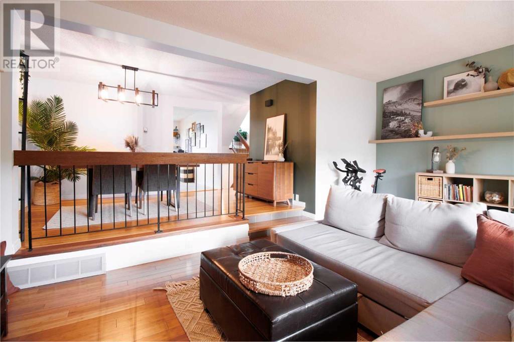 Single Family House 4 Level for Sale in  Glamis Terrace SW Glamorgan Calgary 