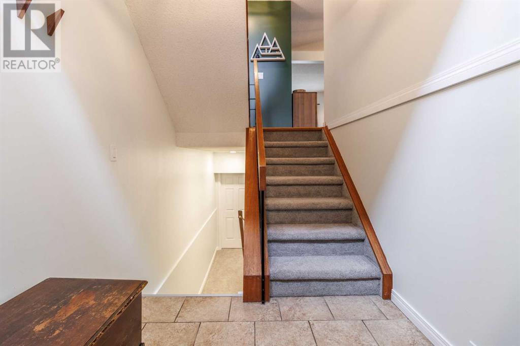 Single Family House 4 Level for Sale in  Glamis Terrace SW Glamorgan Calgary 
