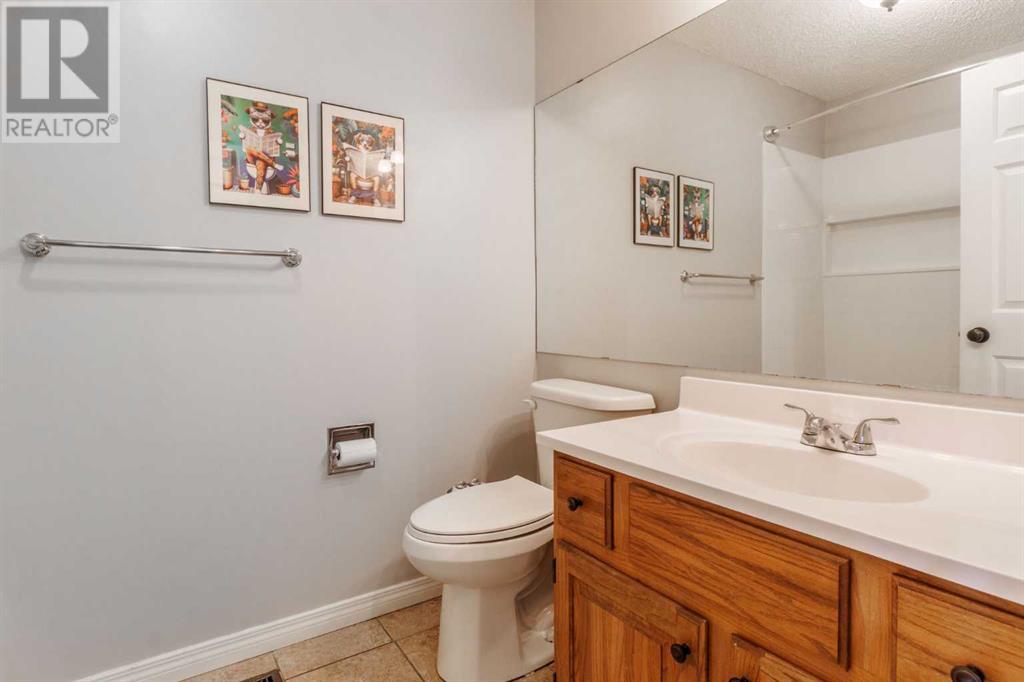Single Family House 4 Level for Sale in  Glamis Terrace SW Glamorgan Calgary 