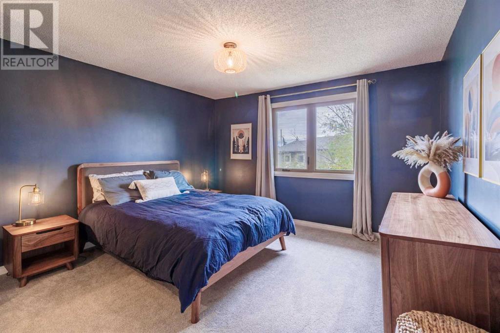Single Family House 4 Level for Sale in  Glamis Terrace SW Glamorgan Calgary 
