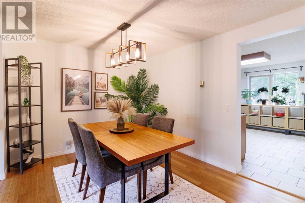 Single Family House 4 Level for Sale in  Glamis Terrace SW Glamorgan Calgary 