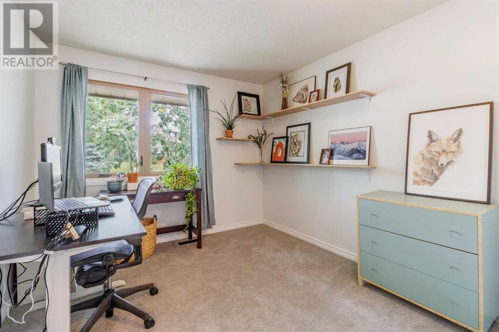 Single Family House 4 Level for Sale in  Glamis Terrace SW Glamorgan Calgary 