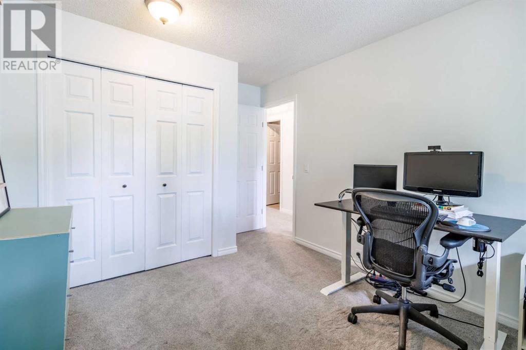 Single Family House 4 Level for Sale in  Glamis Terrace SW Glamorgan Calgary 