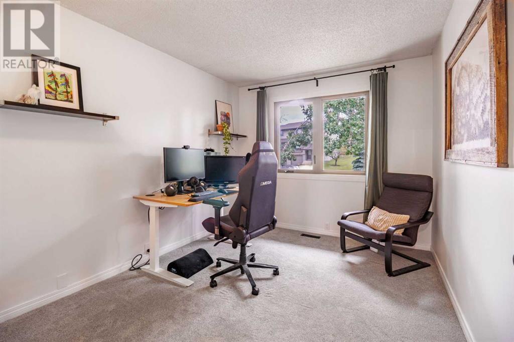 Single Family House 4 Level for Sale in  Glamis Terrace SW Glamorgan Calgary 
