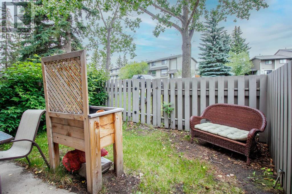 Single Family House 4 Level for Sale in  Glamis Terrace SW Glamorgan Calgary 