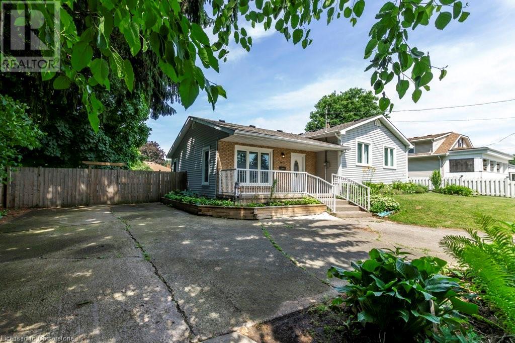 Photo 4 of 6413 Franklin Avenue, Niagara Falls ON