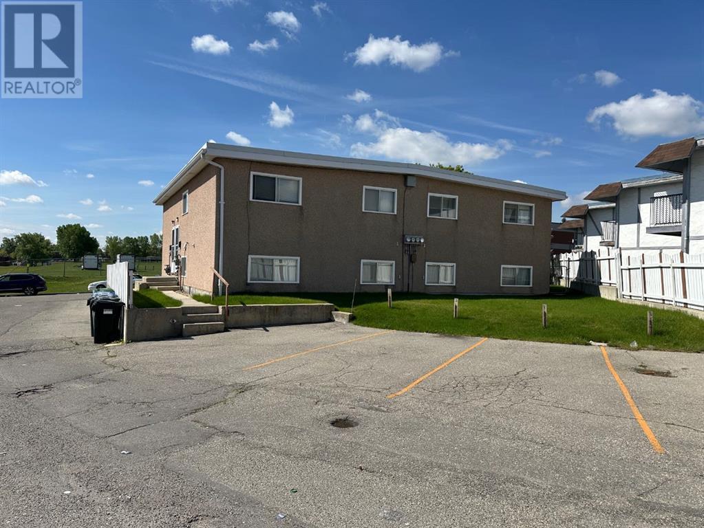 Multi-family House for Sale in  Huntsville Crescent NW Huntington Hills Calgary 