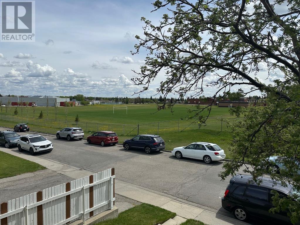 Multi-family House for Sale in  Huntsville Crescent NW Huntington Hills Calgary 