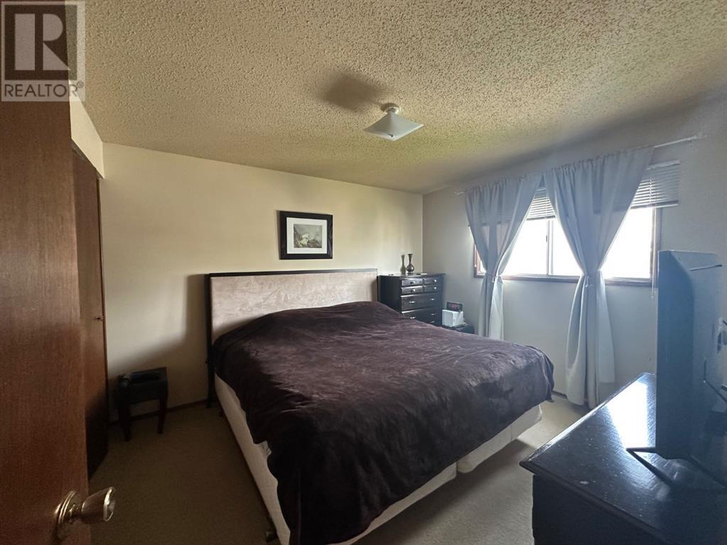 Multi-family House for Sale in  Huntsville Crescent NW Huntington Hills Calgary 