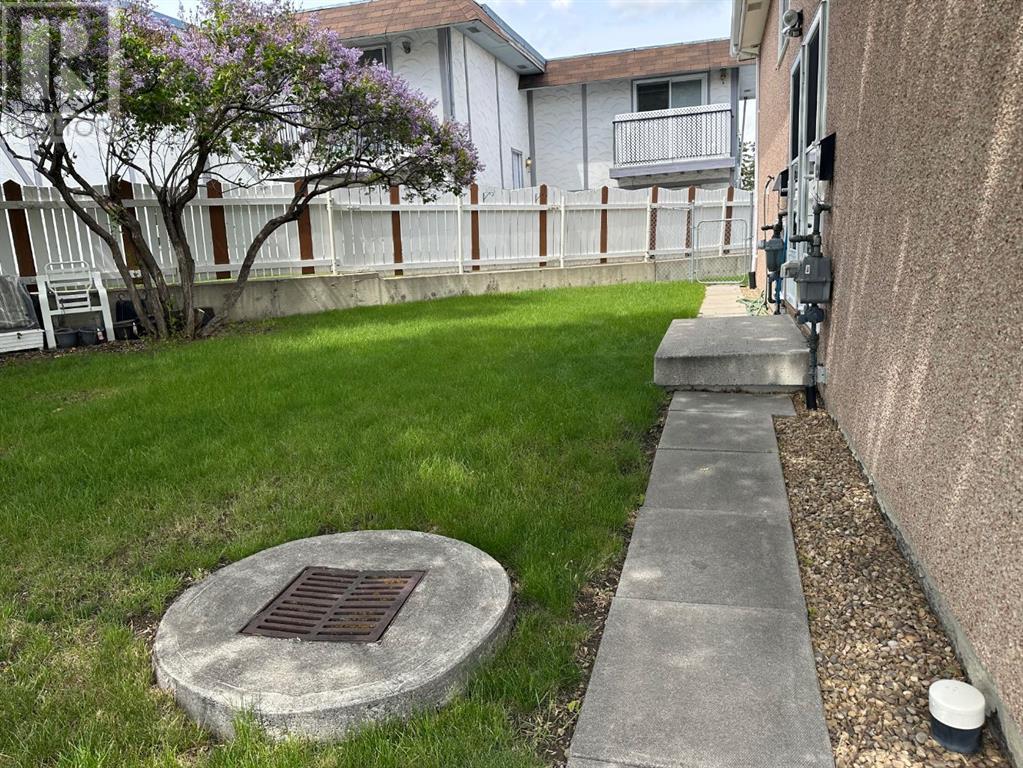 Multi-family House for Sale in  Huntsville Crescent NW Huntington Hills Calgary 