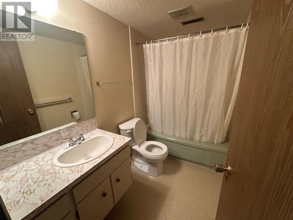 Multi-family House for Sale in  Huntsville Crescent NW Huntington Hills Calgary 