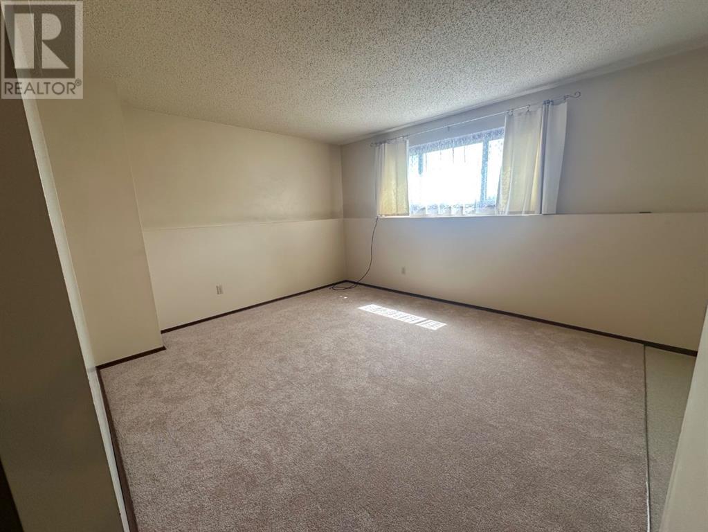 Multi-family House for Sale in  Huntsville Crescent NW Huntington Hills Calgary 