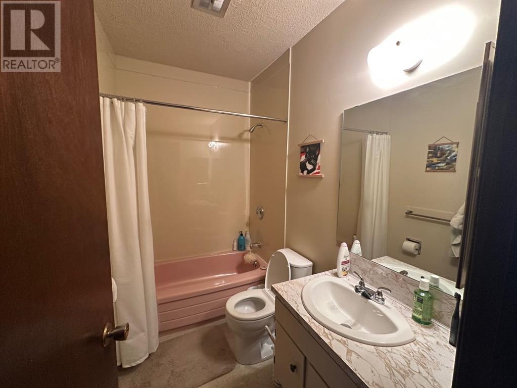 Multi-family House for Sale in  Huntsville Crescent NW Huntington Hills Calgary 