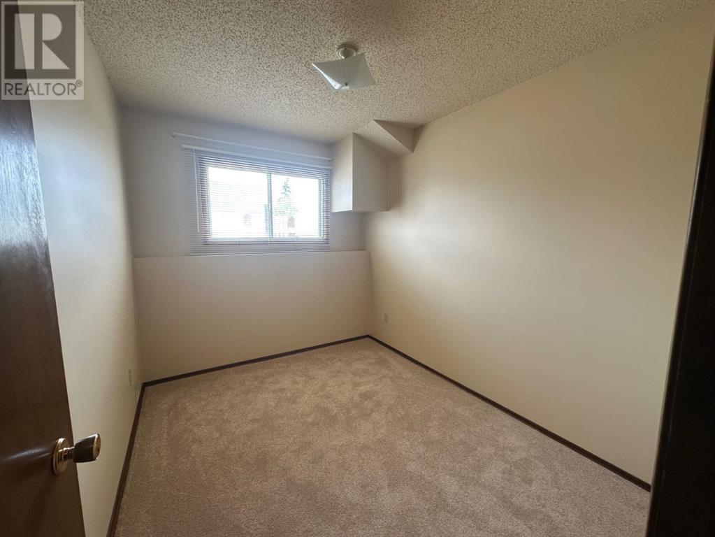 Multi-family House for Sale in  Huntsville Crescent NW Huntington Hills Calgary 