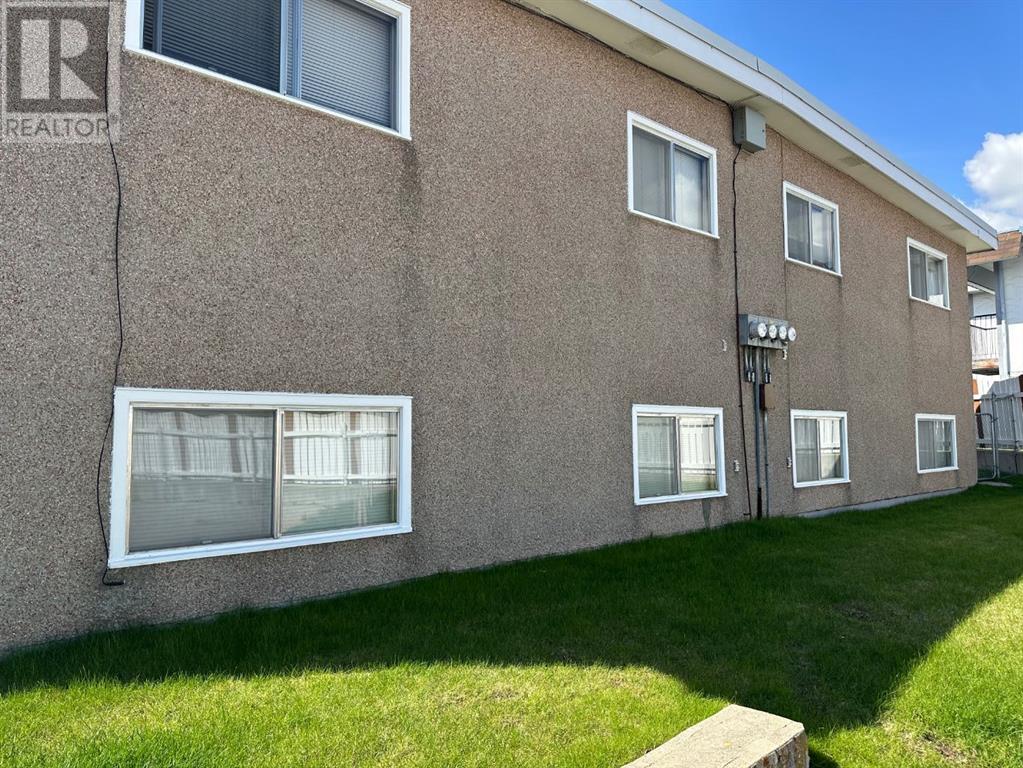 Multi-family House for Sale in  Huntsville Crescent NW Huntington Hills Calgary 