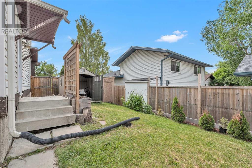 Single Family House for Sale in  Ranch Glen Place NW Ranchlands Calgary 