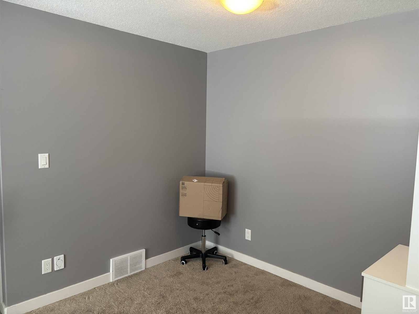 Photo 17 of 6694 Cardinal Rd Sw, Edmonton AB