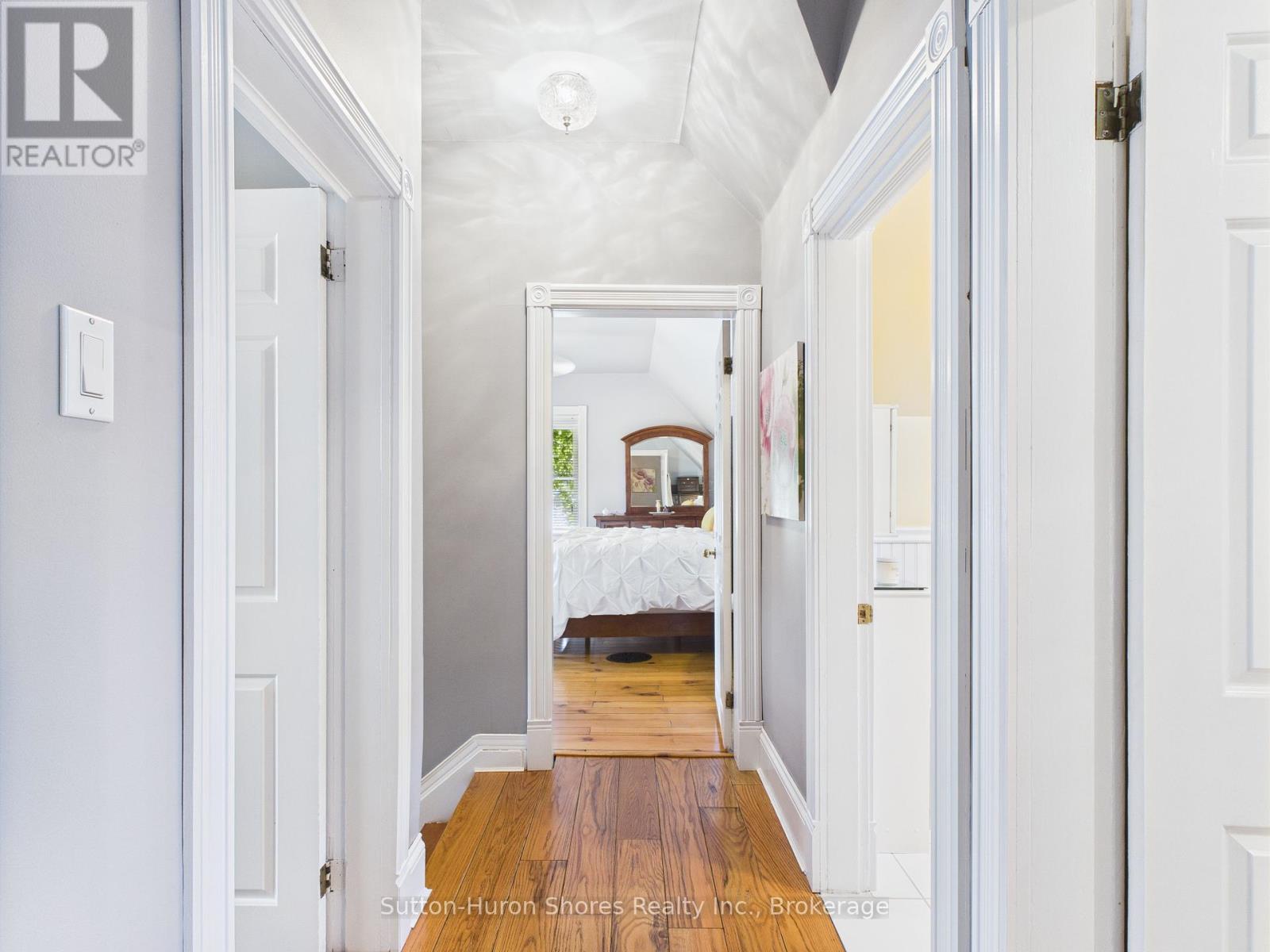 668 GUSTAVUS STREET - 34