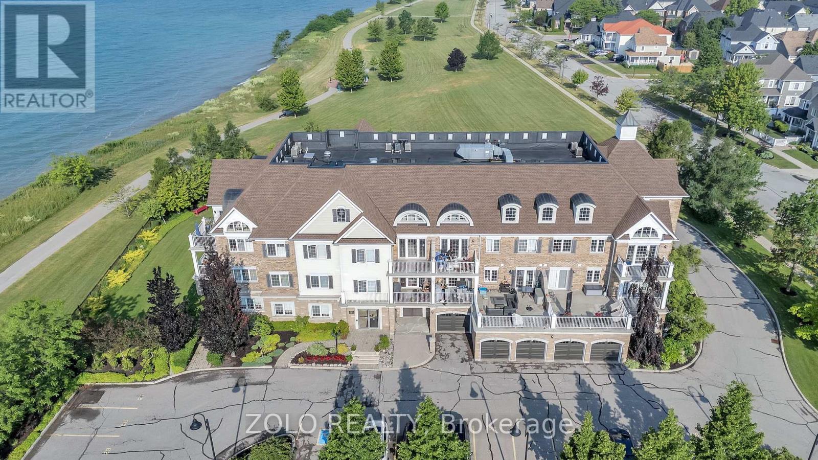 Photo 6 of 301 395 Lakebreeze Drive, Clarington ON