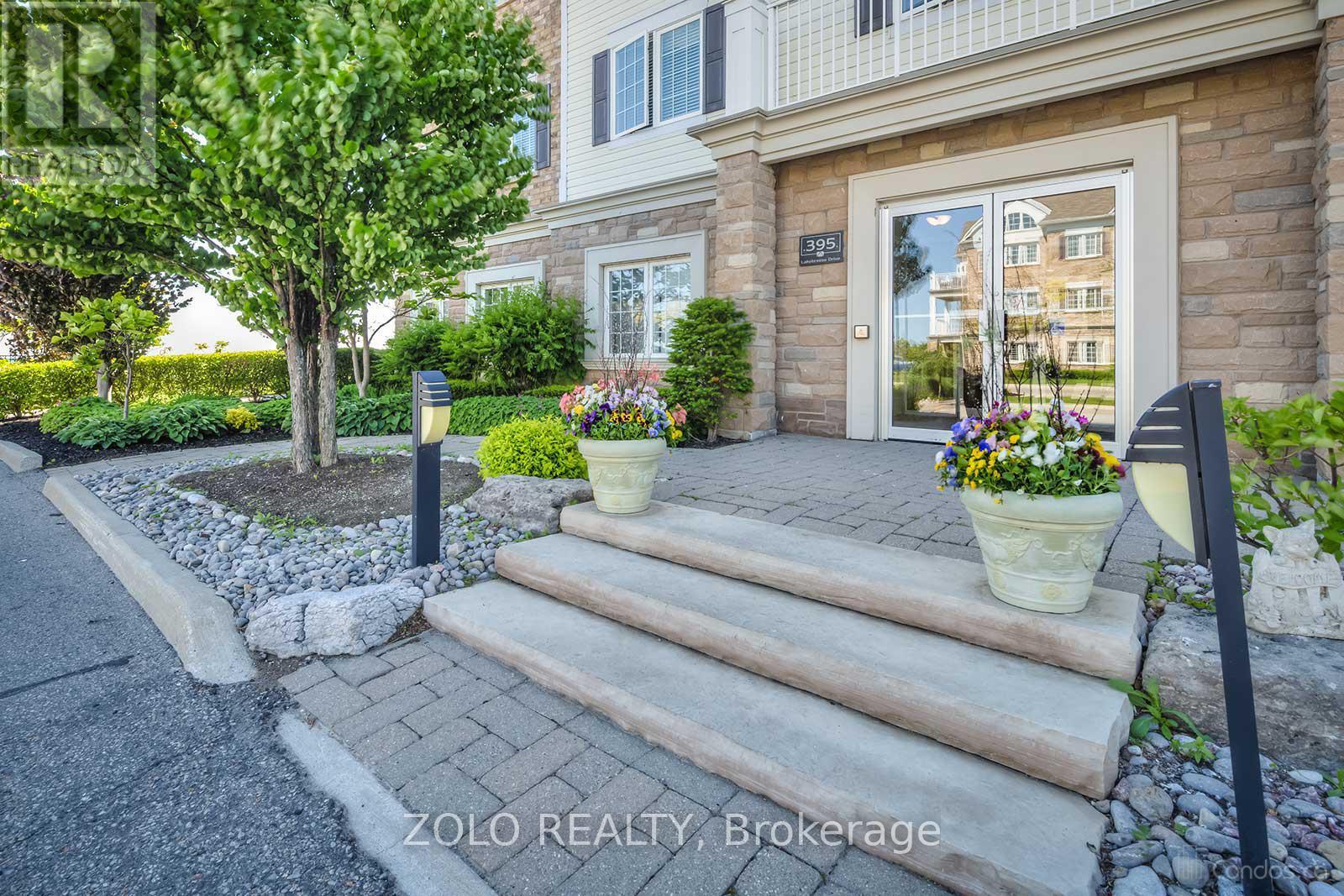 Photo 7 of 301 395 Lakebreeze Drive, Clarington ON