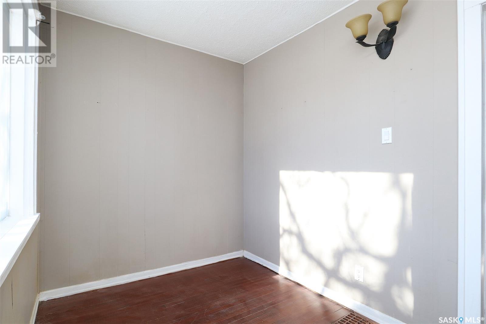 Single Family House for Sale in  DEWDNEY AVENUE Regina 