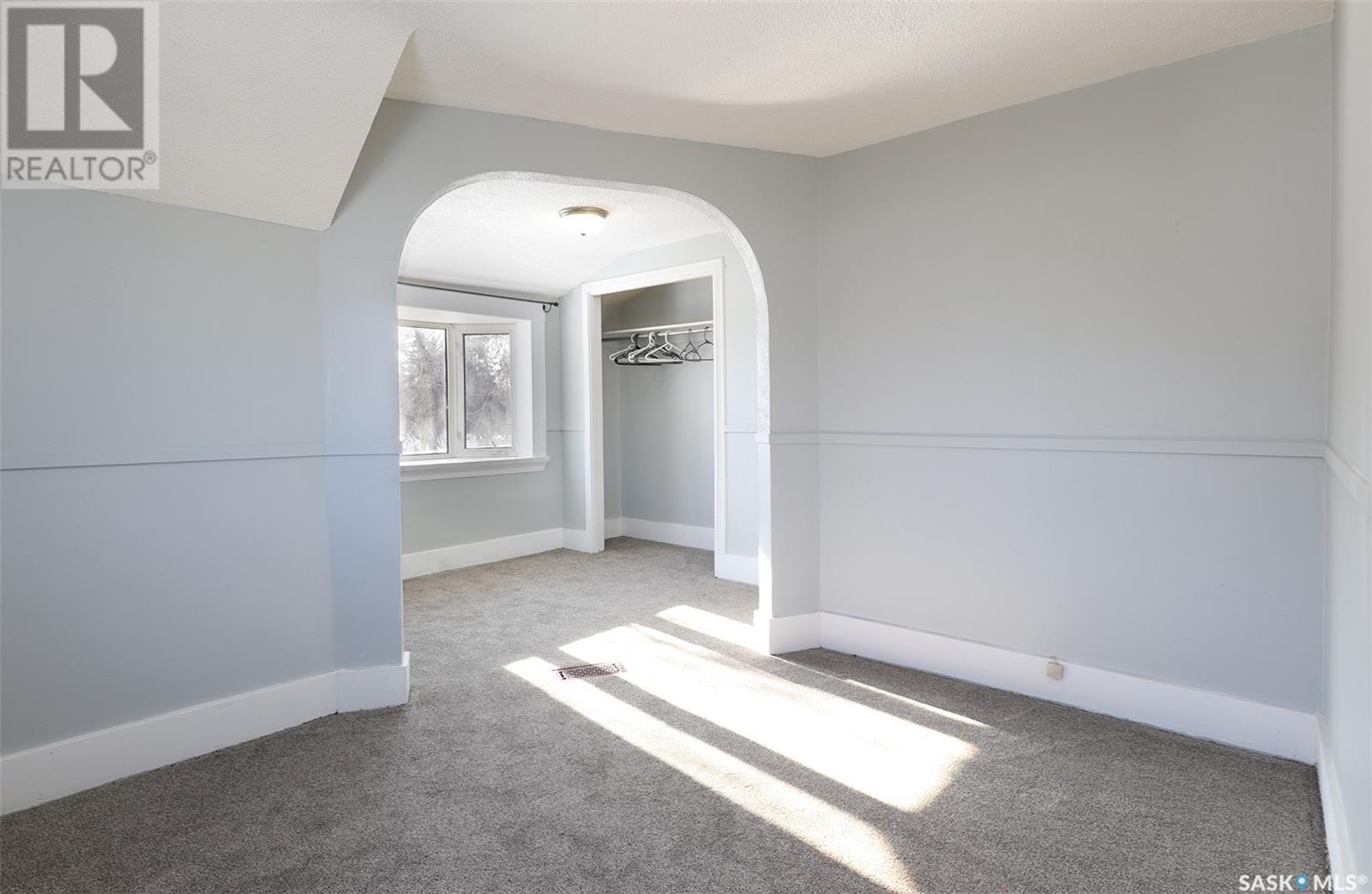 Single Family House for Sale in  DEWDNEY AVENUE Regina 