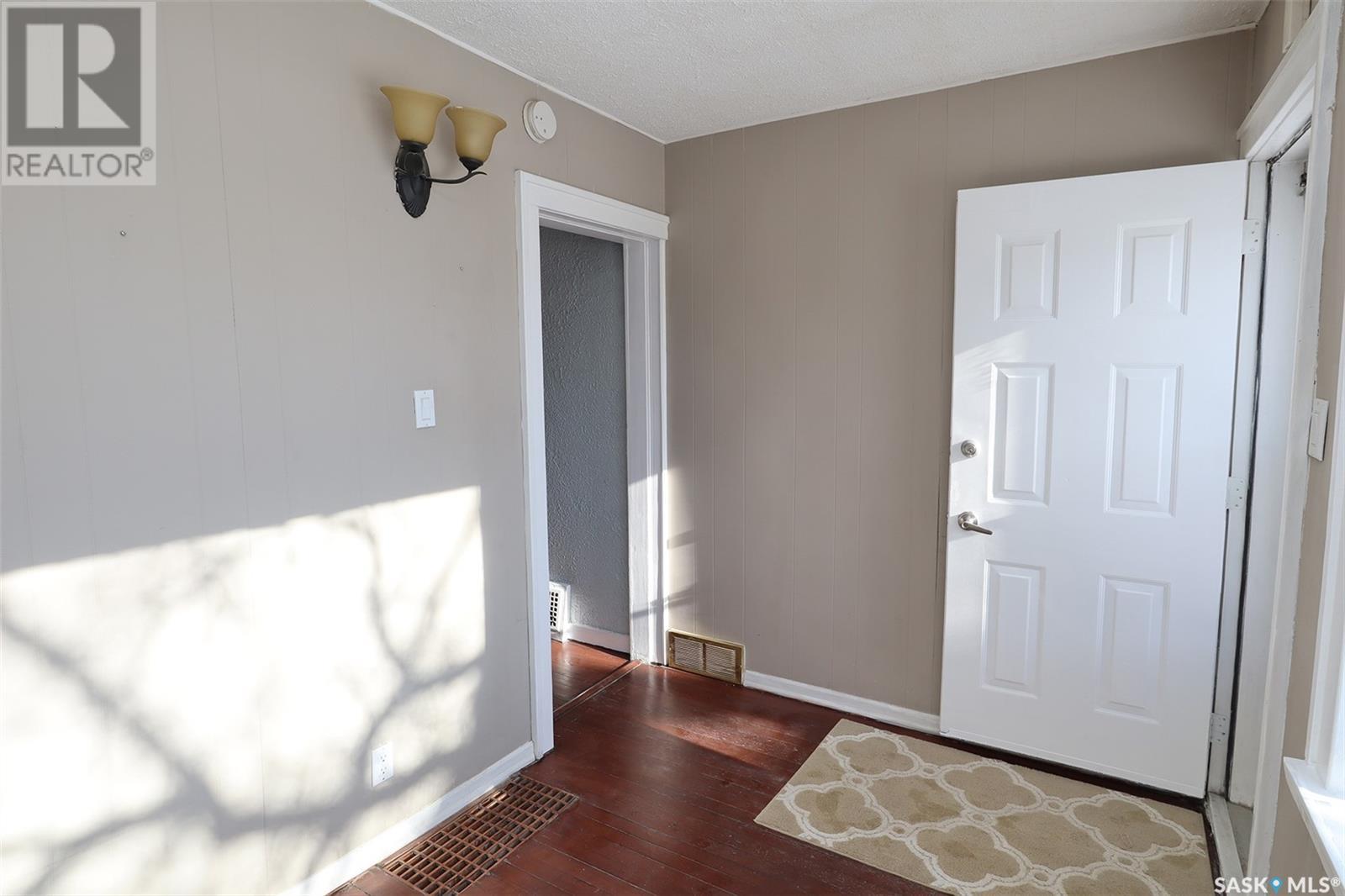 Single Family House for Sale in  DEWDNEY AVENUE Regina 