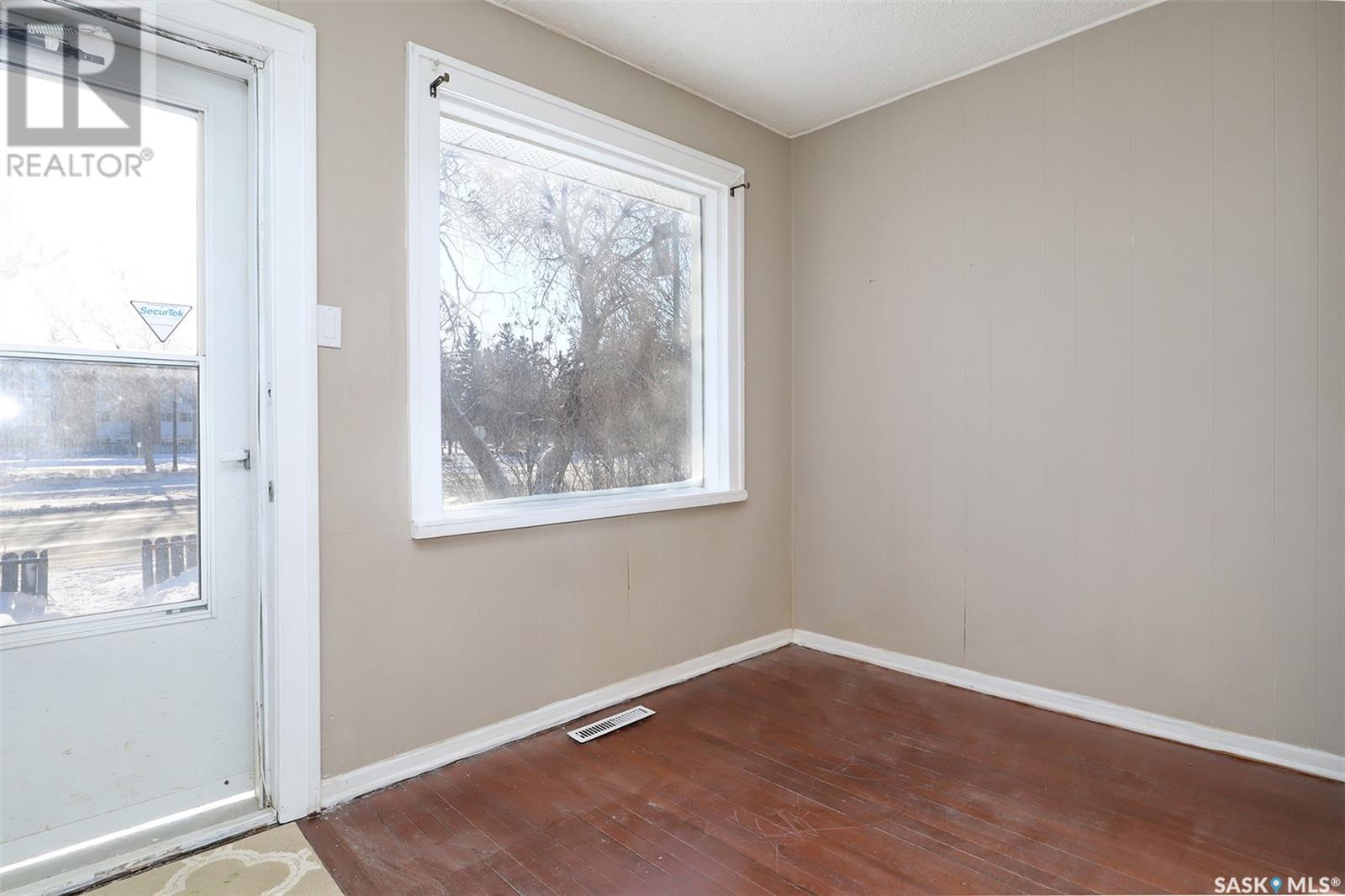 Single Family House for Sale in  DEWDNEY AVENUE Regina 