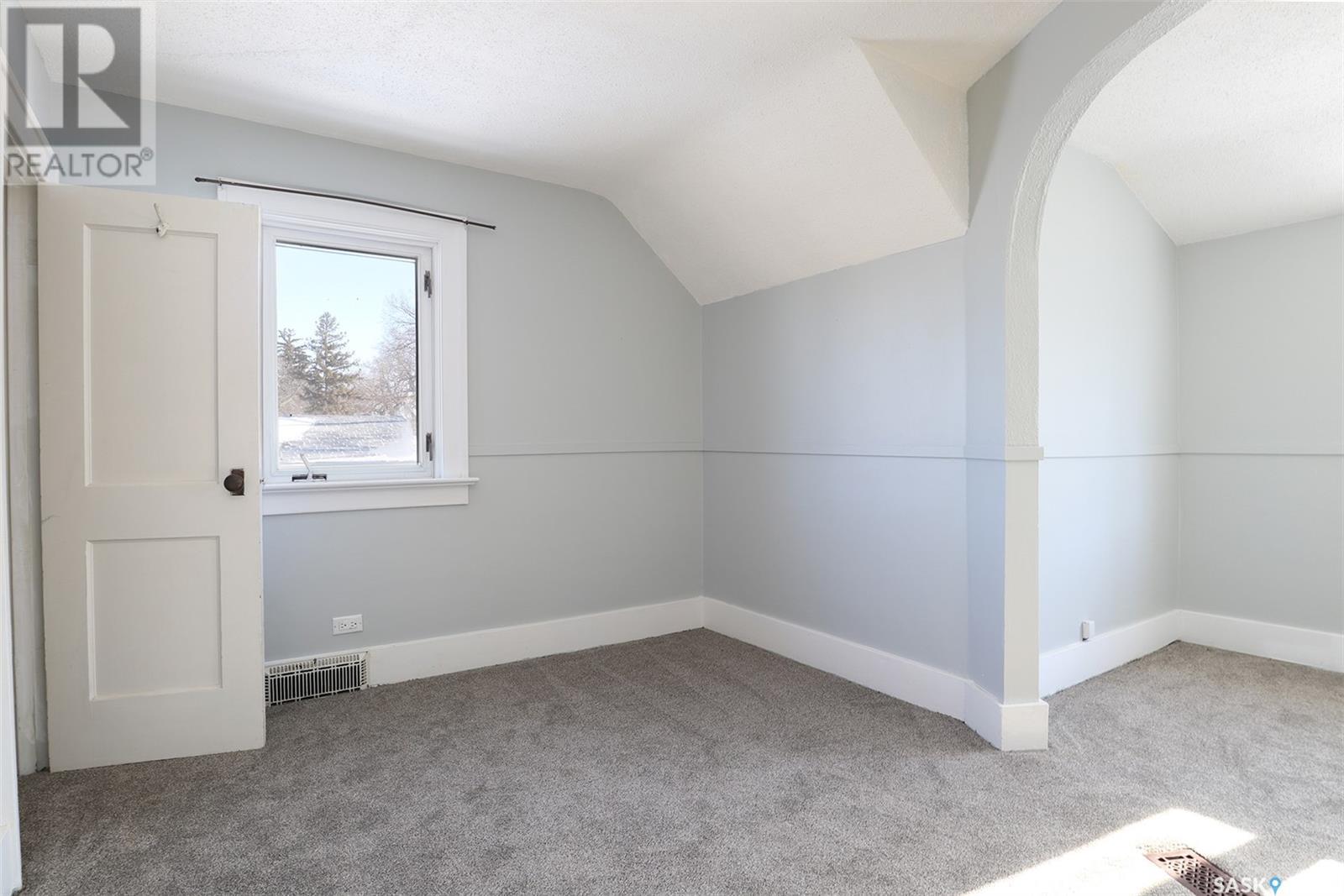 Single Family House for Sale in  DEWDNEY AVENUE Regina 