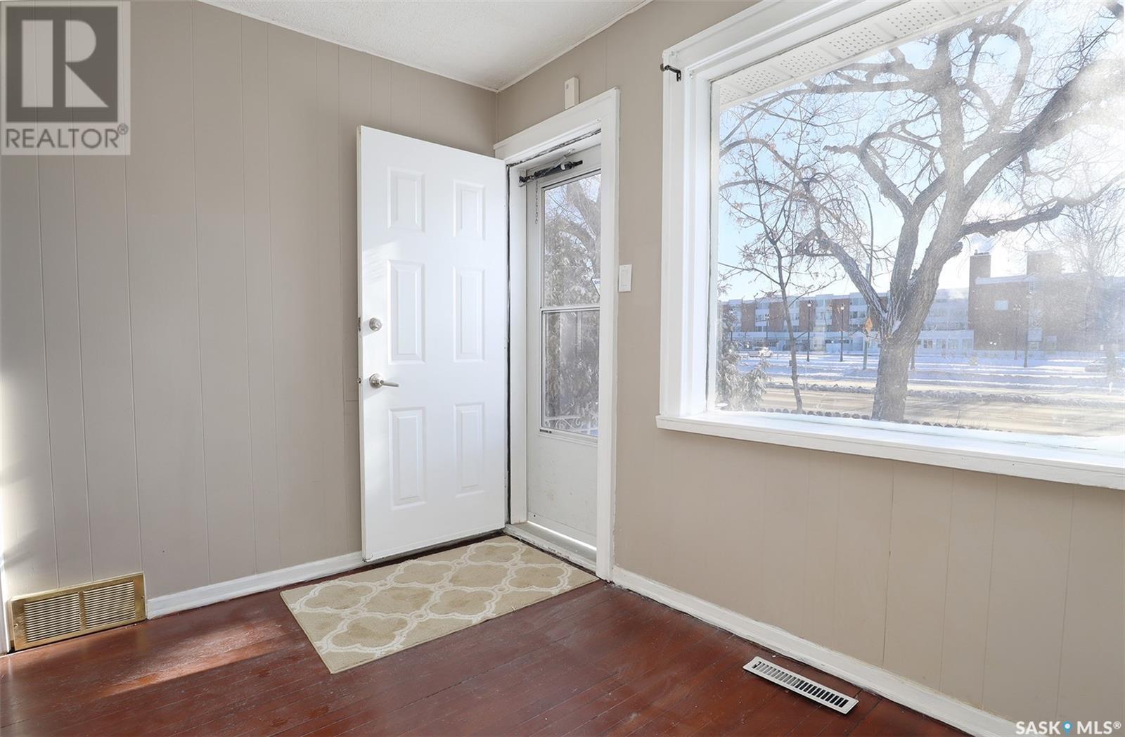 Single Family House for Sale in  DEWDNEY AVENUE Regina 