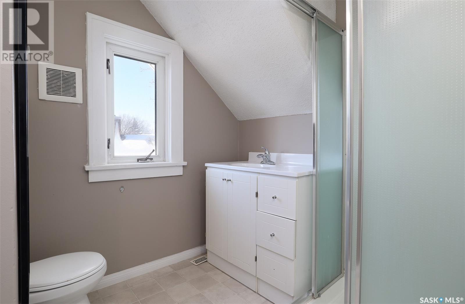 Single Family House for Sale in  DEWDNEY AVENUE Regina 