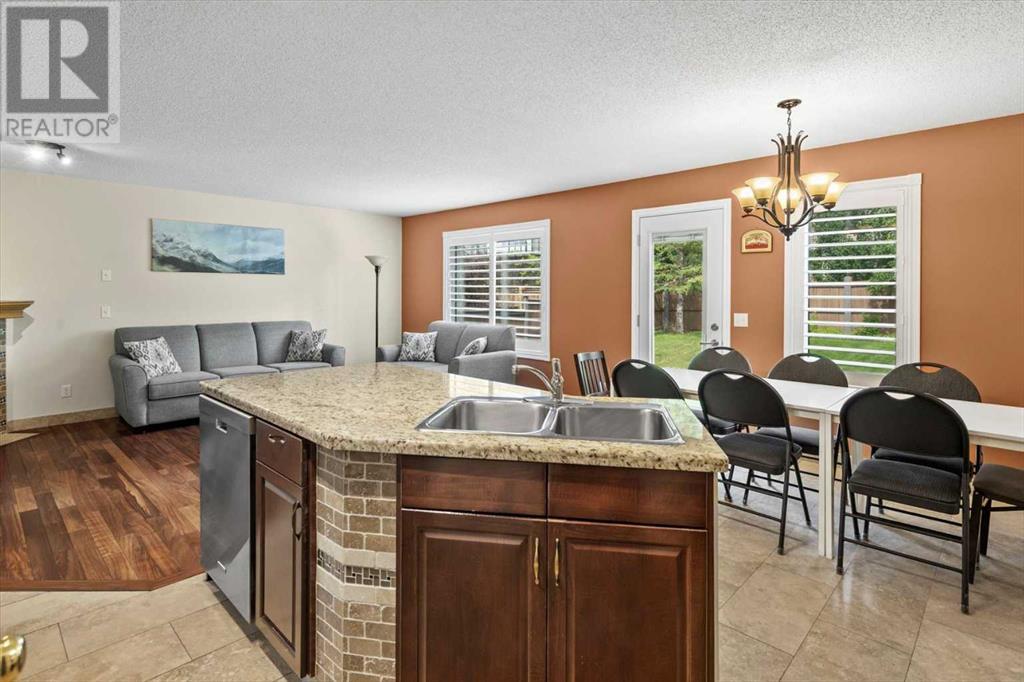 Single Family House for Sale in  Rocky Ridge Close NW Rocky Ridge Calgary 