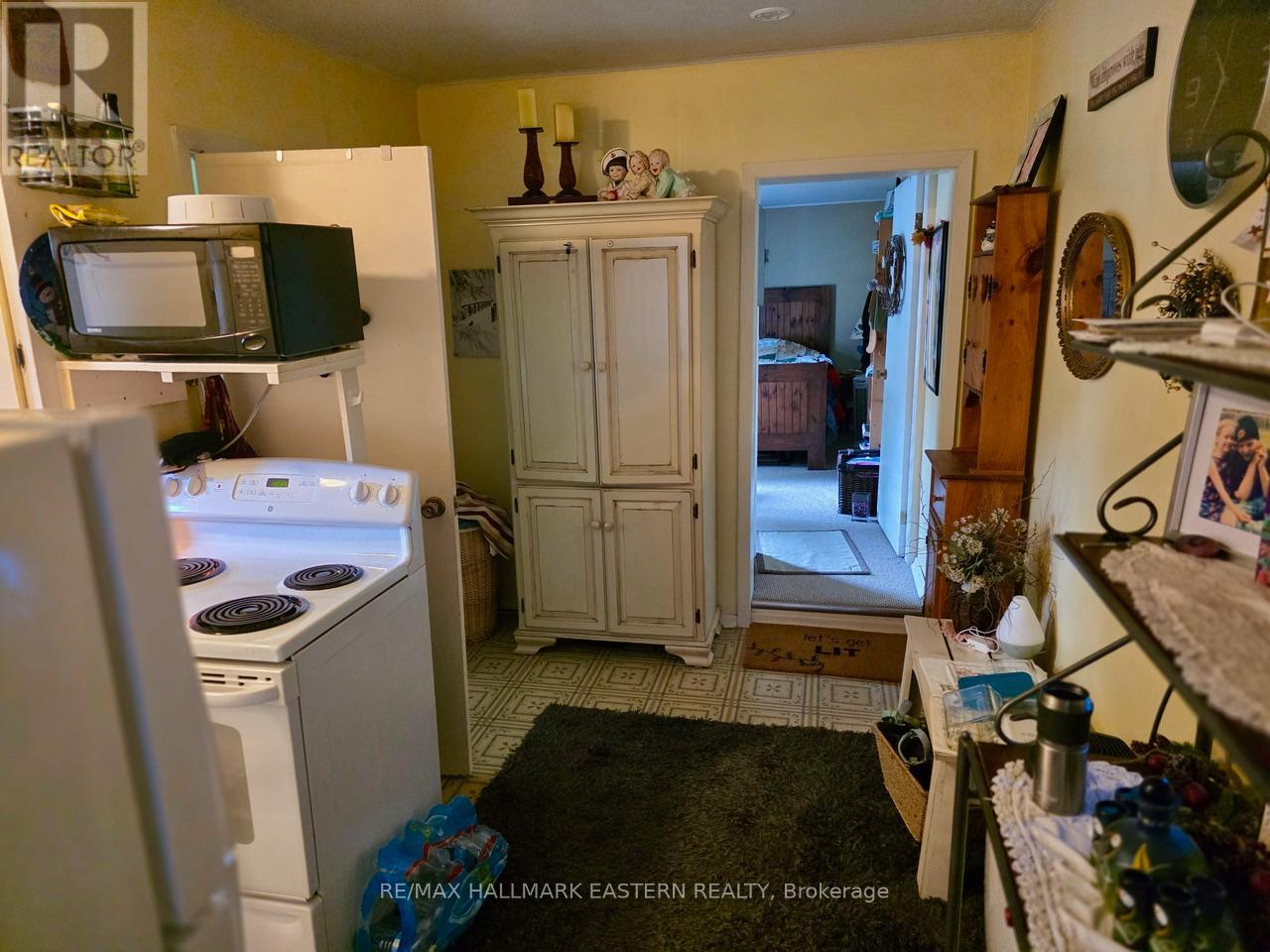 Photo 5 of 822 St Marys Street, Peterborough Central ON