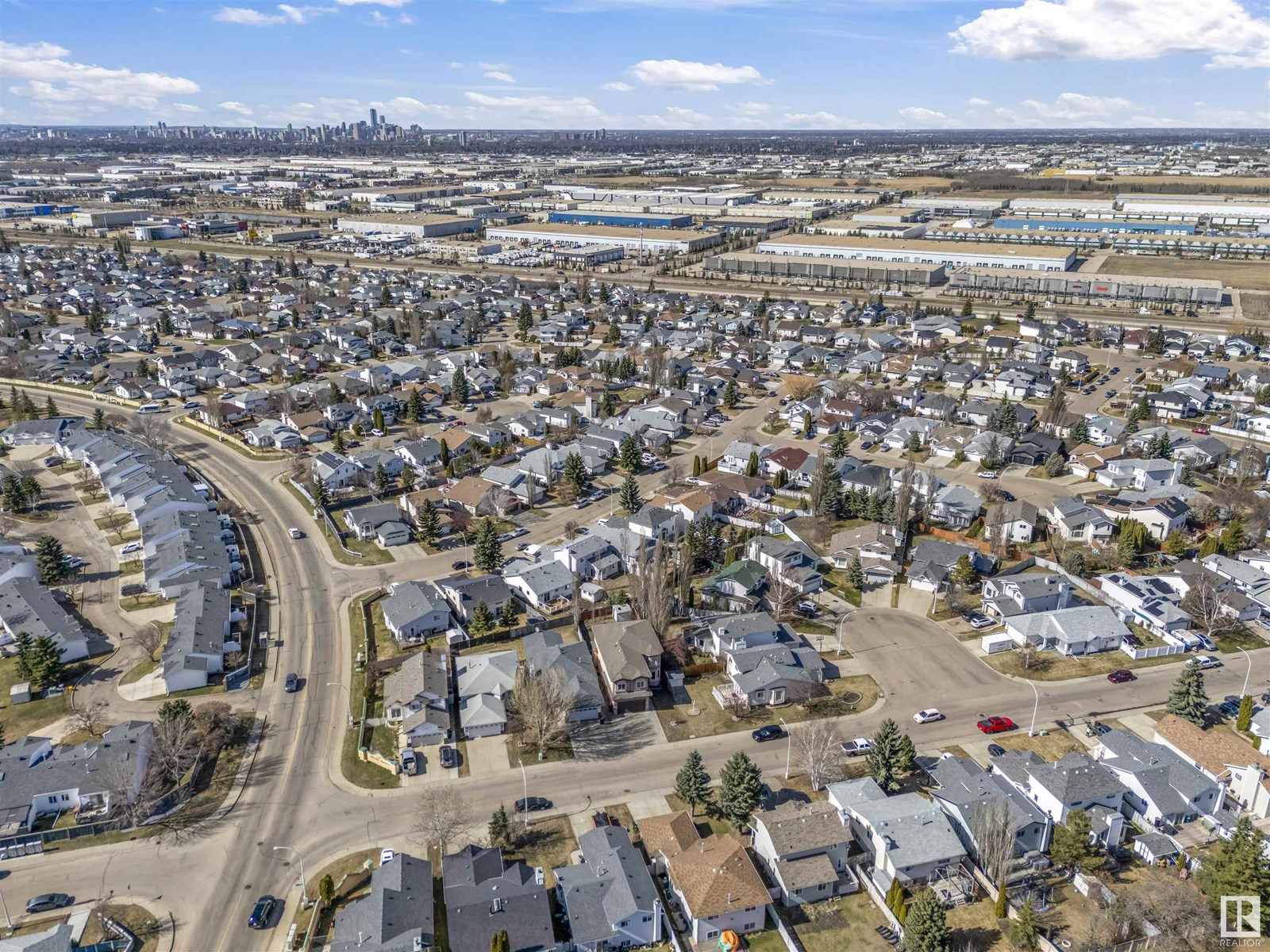 Photo 6 of 10 Jefferson Rd Nw, Edmonton AB