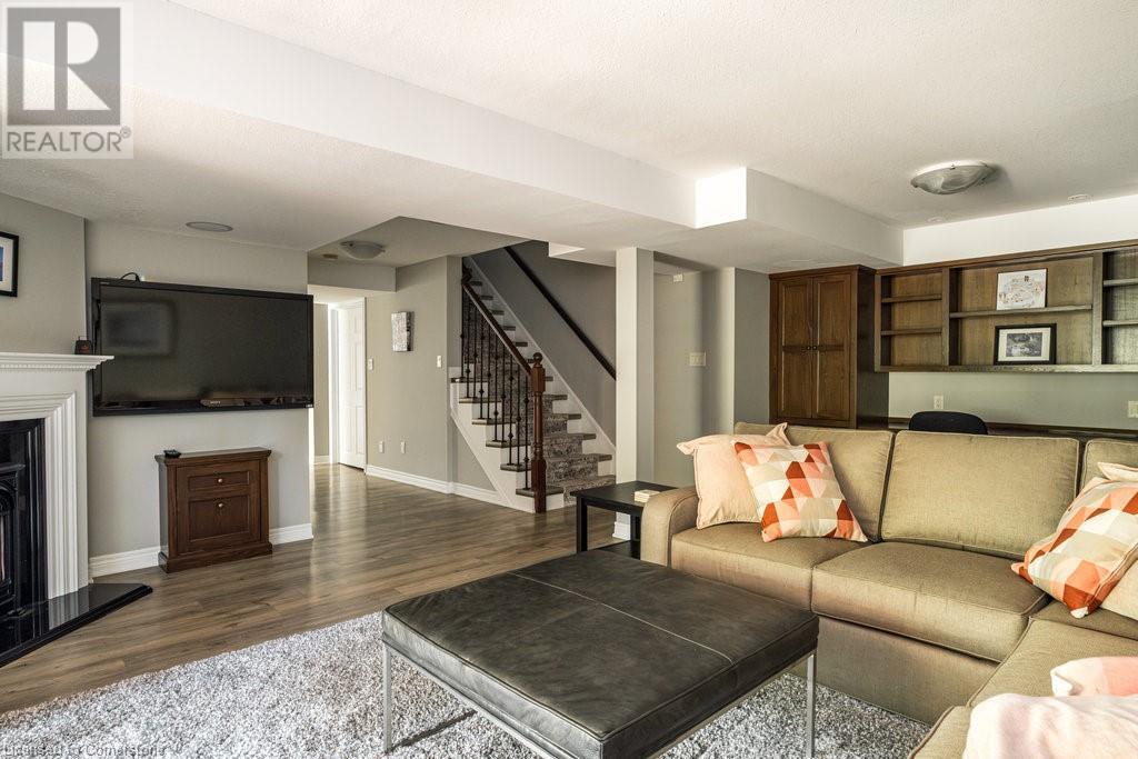 Photo 36 of 35 Butternut Grove Lane, Ancaster ON
