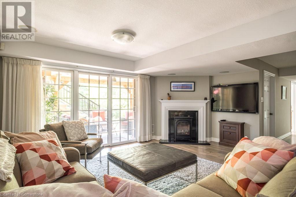 Photo 38 of 35 Butternut Grove Lane, Ancaster ON