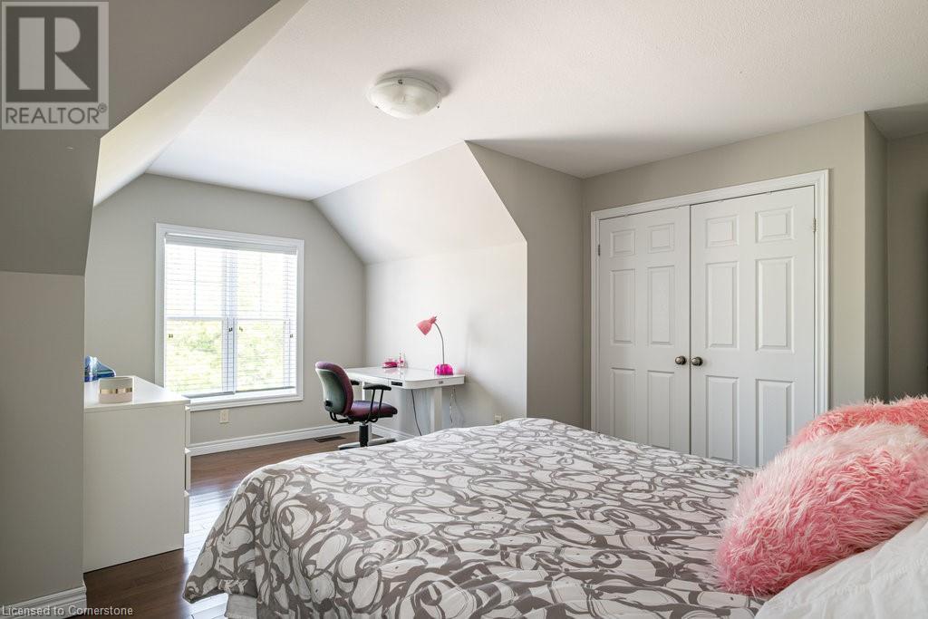 Photo 28 of 35 Butternut Grove Lane, Ancaster ON