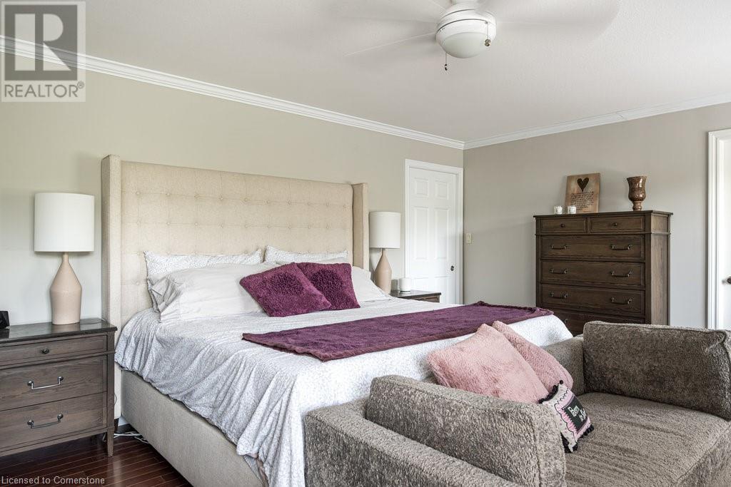 Photo 19 of 35 Butternut Grove Lane, Ancaster ON
