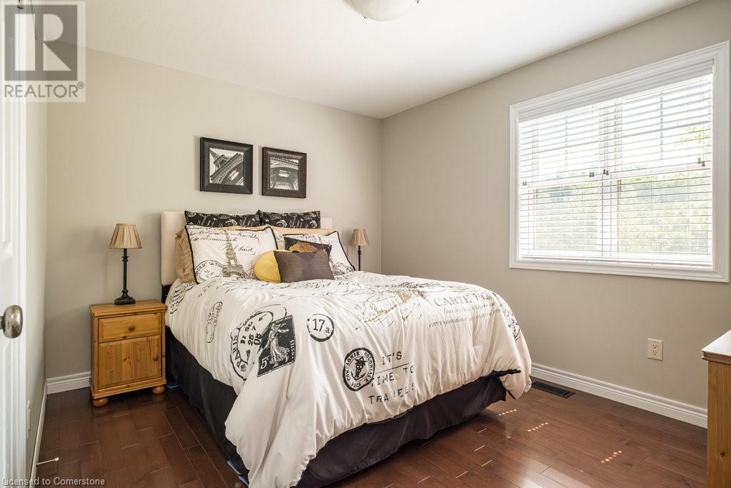 Photo 29 of 35 Butternut Grove Lane, Ancaster ON