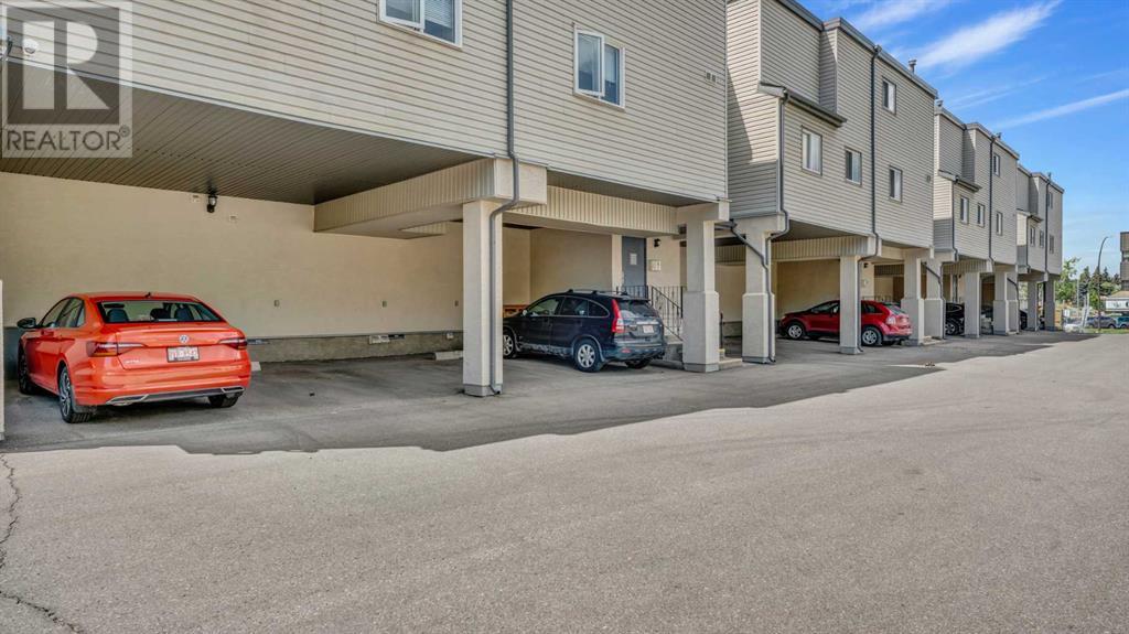 Single Family House for Sale in    Street NW St Andrews Heights Calgary 