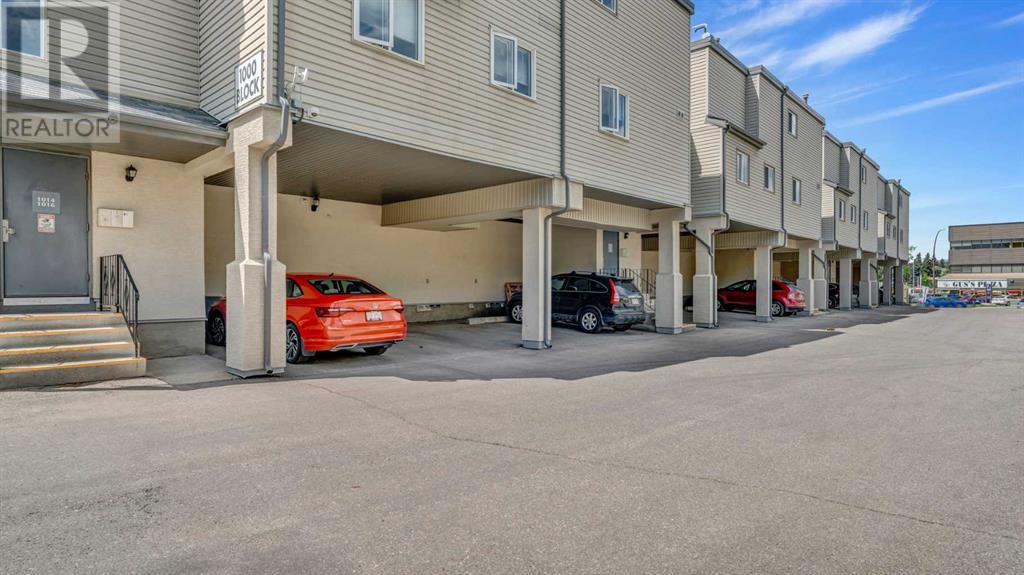 Single Family House for Sale in    Street NW St Andrews Heights Calgary 