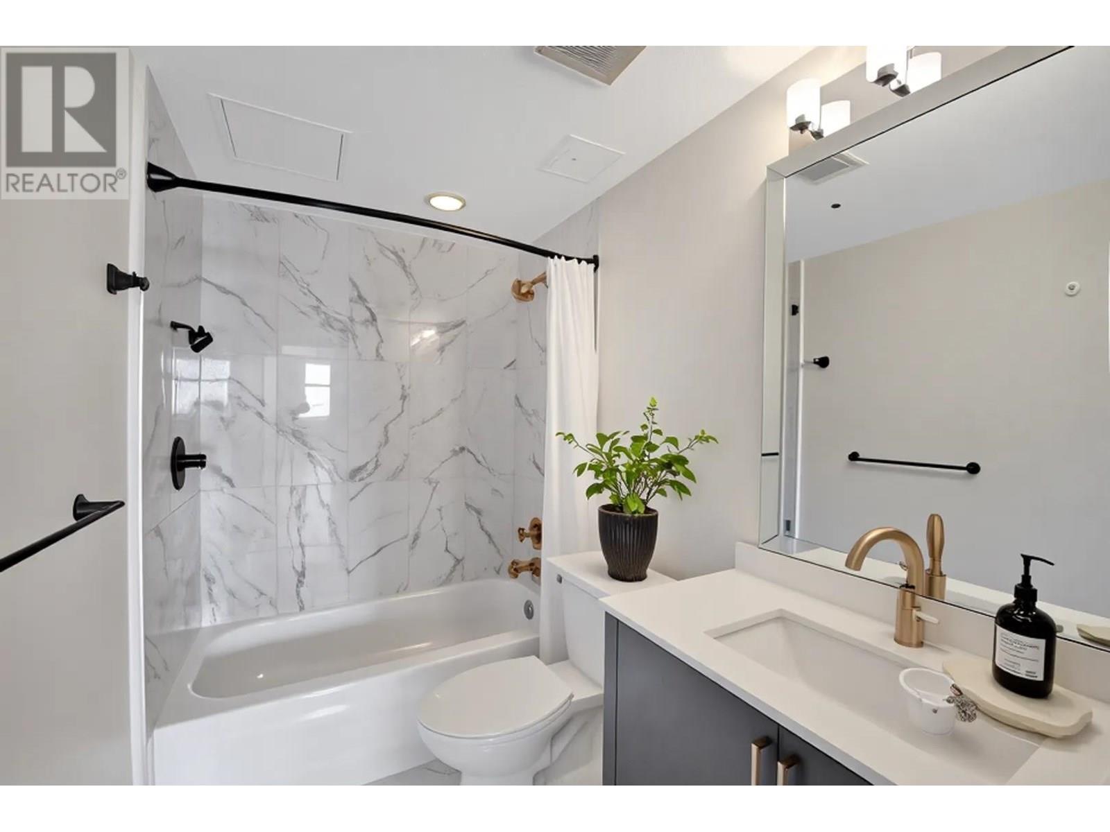 Photo 5 of 701 233 Abbott Street, Vancouver BC