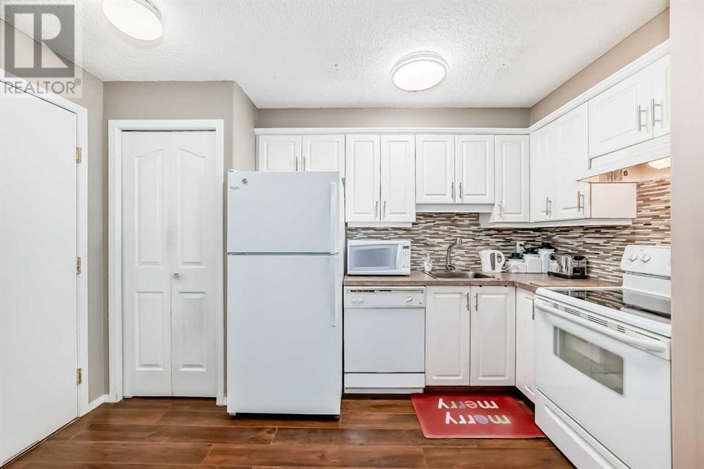 Single Family House for Sale in   Pinecliff Grove NE Pineridge Calgary 
