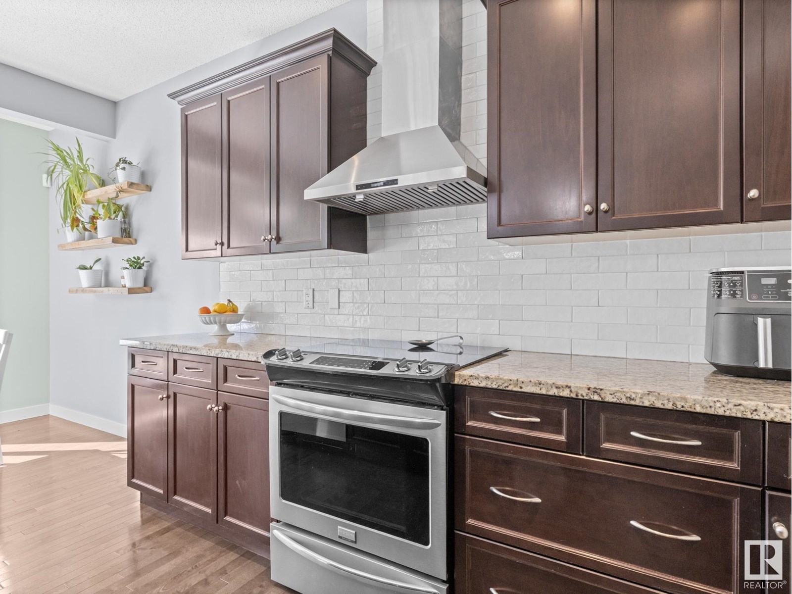 Photo 4 of 5936 208 St Nw, Edmonton AB