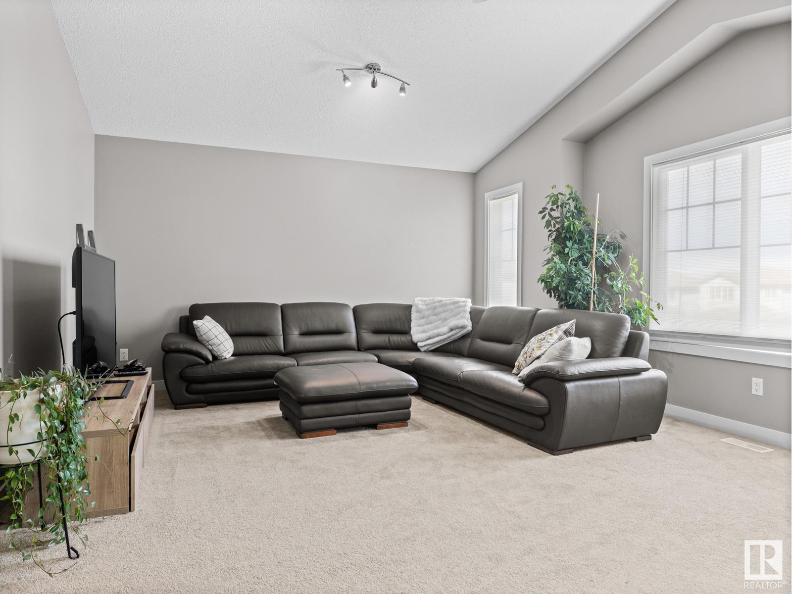 Photo 35 of 5936 208 St Nw, Edmonton AB