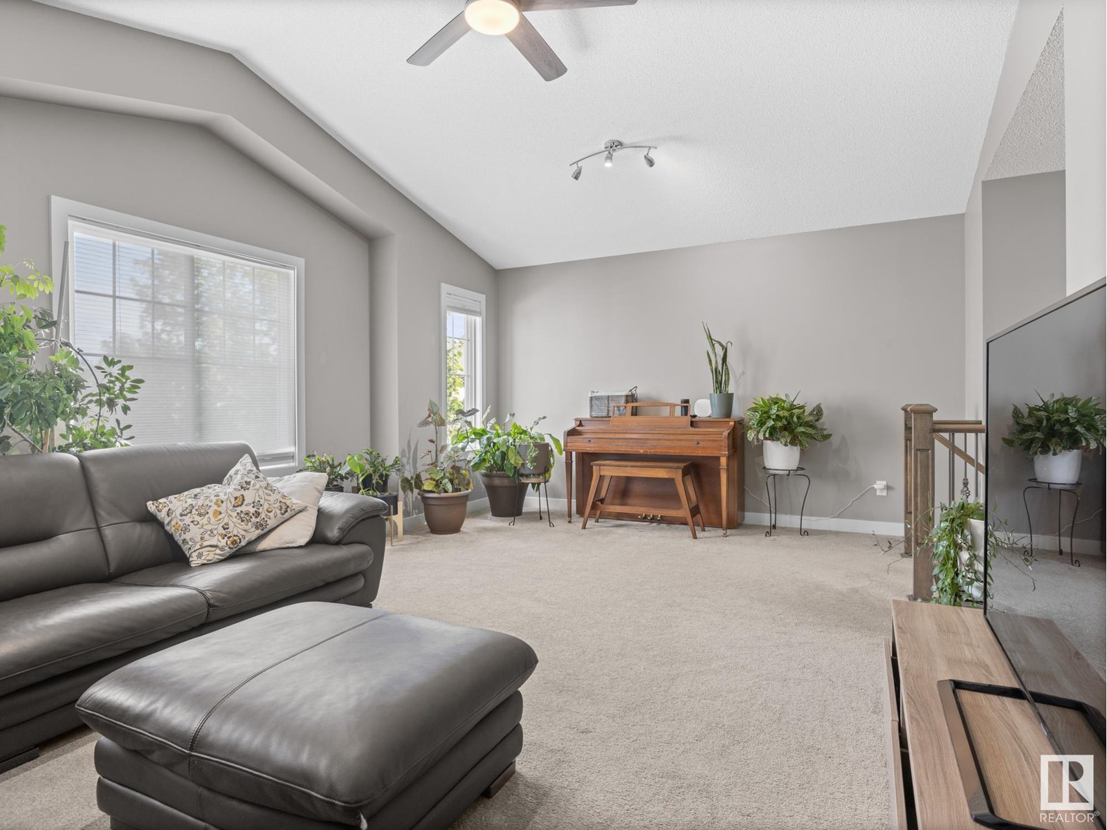 Photo 7 of 5936 208 St Nw, Edmonton AB